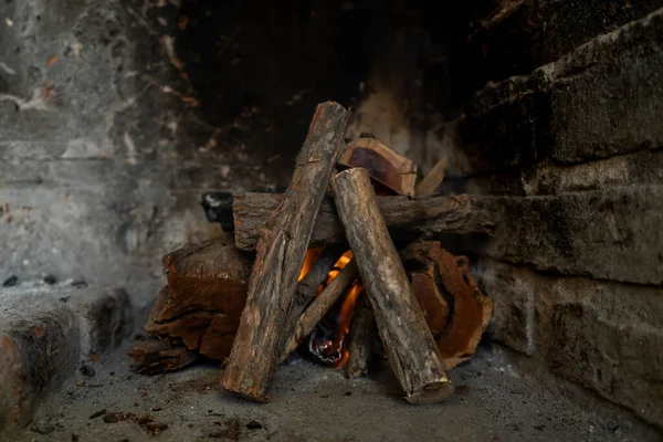 Small Fire Wooden Logs Prepare Barbecue Embers — Stock Photo, Image