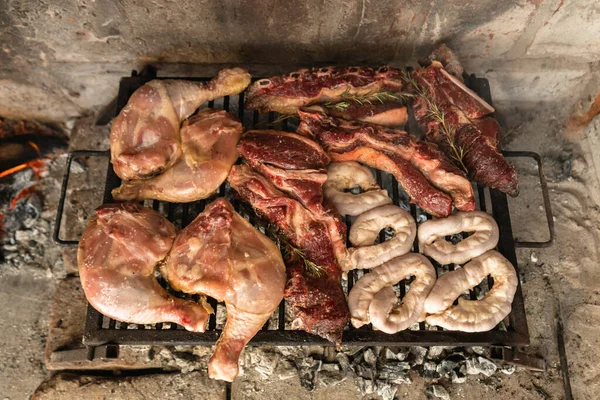 阿根廷细排 鸡舍和牛肉排骨短小的鳄梨的头像 — 图库照片