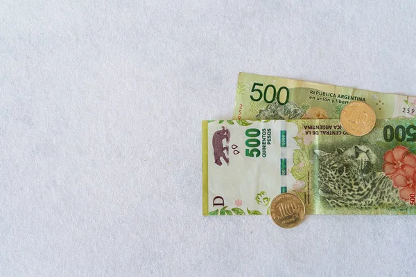 Facturas 500 Pesos Argentinos Con Fondo Blanco Quinientos Billetes — Foto de Stock