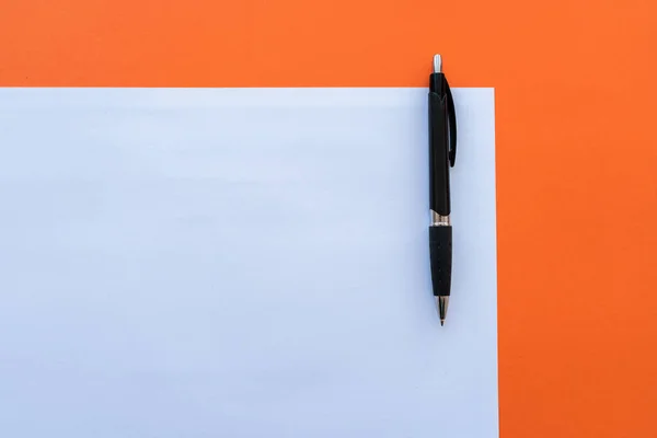 Leeres Blatt Papier Mit Stift Einer Ecke — Stockfoto