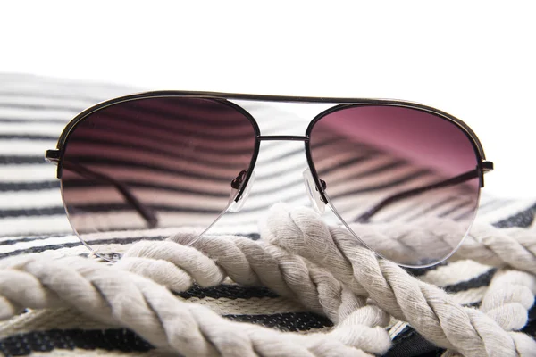 Plaj için şık güneş gözlüğü — Stok fotoğraf