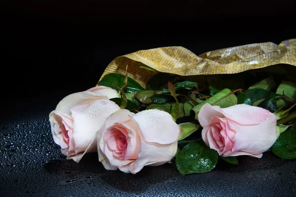 Su damla gül buketi