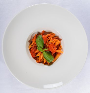 Makarna salça altında gelen snack