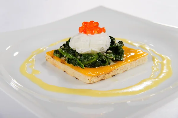 Caçarola de queijo de casa de campo caviar vermelho Imagem De Stock