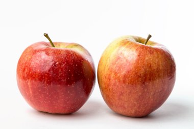 iki kırmızı elma görünümünü