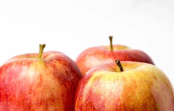 Trzy czerwone jabłka royal gali — Zdjęcie stockowe