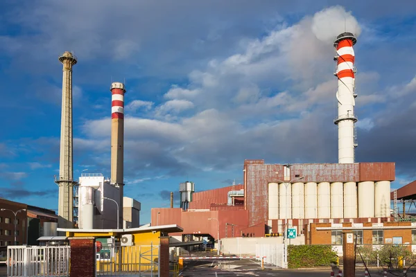 Cheminées d'usine — Photo