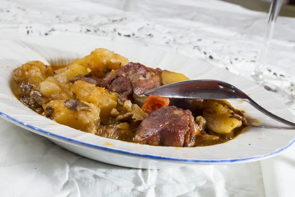 Guisado com batatas — Fotografia de Stock