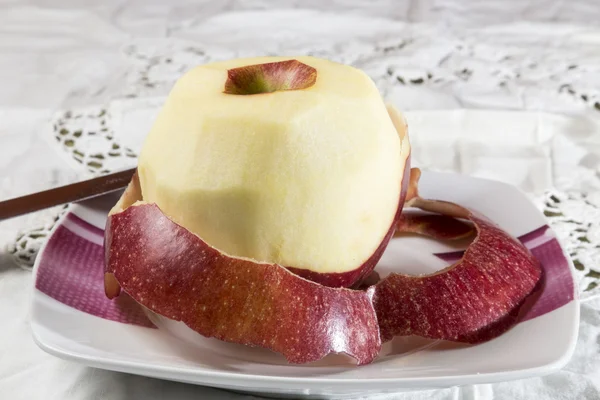 Manzana pelada —  Fotos de Stock