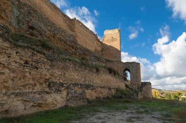 yıkık kalede duvar