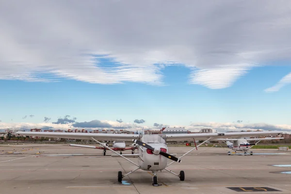 Parkering, parkerade flygplan — Stockfoto