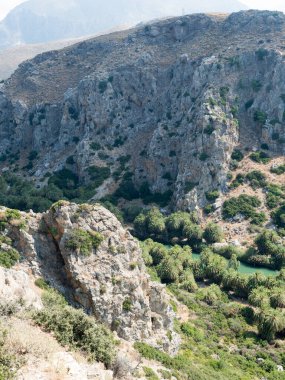 Yunanistan 'daki Beton Adası' nın güney tarafındaki Plakias sahil sahiline bir gezi.