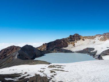 Ruapehu Dağı Krateri Gölü Yazın hafif karla