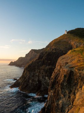 Cape Brett Deniz Feneri ve Cape Brett Hut Rawhiti Yeni Zelanda 'da