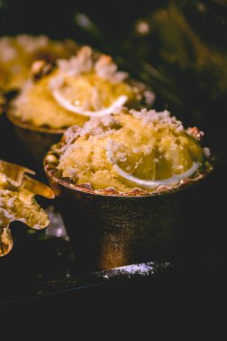 Pişirme işlemi. Cevizli limonlu kek.