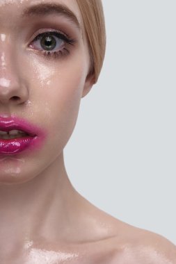 Güzellik Model pembe dudakları ile yarım yüz