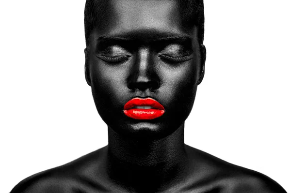 Güzel bir kadınla siyah deri ve kırmızı dudaklar — Stok fotoğraf
