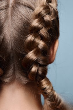 Pigtails arkadan modeliyle Güzellik