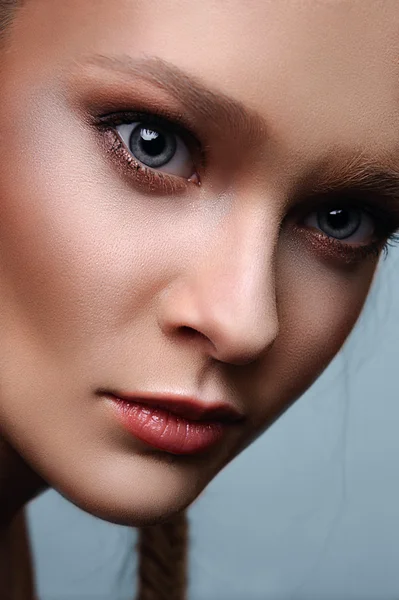 Fashion beauty commercial model with big eyes — Stock fotografie