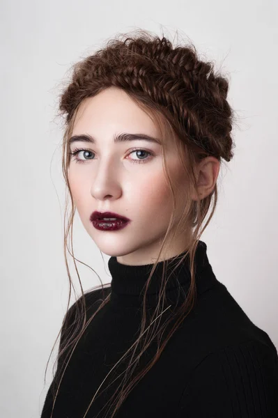 Schoonheid model met donkere rode lippen — Stockfoto
