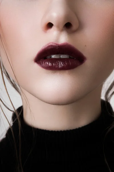 Red lips and pale face — Stock Photo, Image