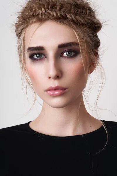 Chica con ojos humeantes —  Fotos de Stock