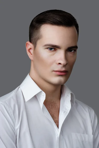 Fashion beauty man in white shirt on gray background — Stock Photo, Image