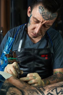 Dövme Sanatçı Beraberlik bir dövme