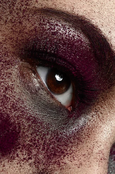 Макро-фиолетовый макияж — стоковое фото