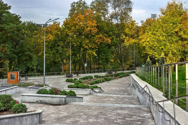 Park Green Guy Hora Outono Cidade Dnipro Dnepropetrovsk Ucrânia — Fotografia de Stock