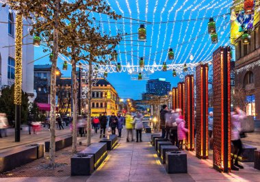 Korolenko Caddesi, Dnipro Şehri, Ukrayna. Yeni yıl aydınlatması