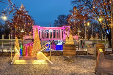 Yavornytskogo Caddesi, Dnipro Şehri, Ukrayna. Yeni Yıl 2021