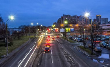 Akşam kenti Dnipro, Merkez Köprüsü, Kültür ve İş Merkezi 