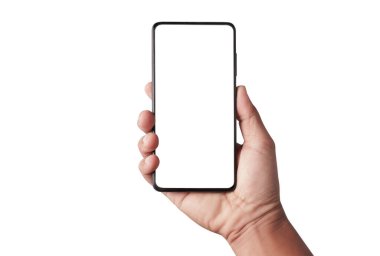 Beyaz arka planda boş ekranı olan el ele tutuşan cep telefonu.