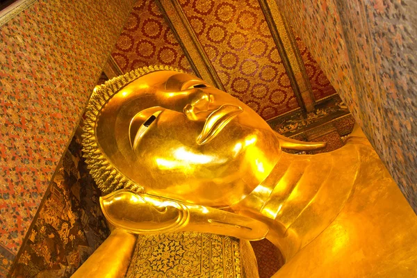 Buddha gold statue — Stock Photo, Image