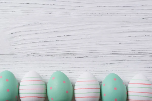 Barevná Velikonoční Vajíčka Dřevěném Pozadí Horní Pohled Kopírovacím Prostorem — Stock fotografie