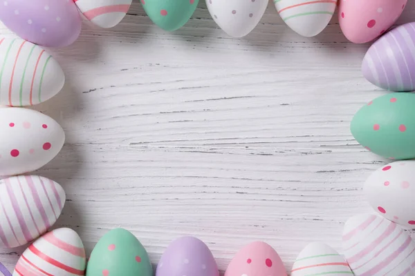 Renkli Paskalya Yumurtalarından Yapılmış Çerçeveli Paskalya Arkaplanı Kopya Alanı Olan Telifsiz Stok Fotoğraflar