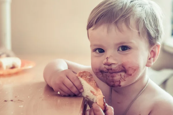 Ragazzo si è sporcato nel cioccolato Immagini Stock Royalty Free