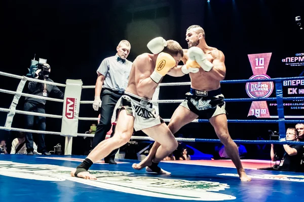 Fight for the championship belt of Europe kick-boxing — Stock Photo, Image