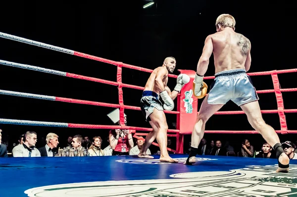 Fight for the championship belt of Europe kick-boxing — Stock Photo, Image