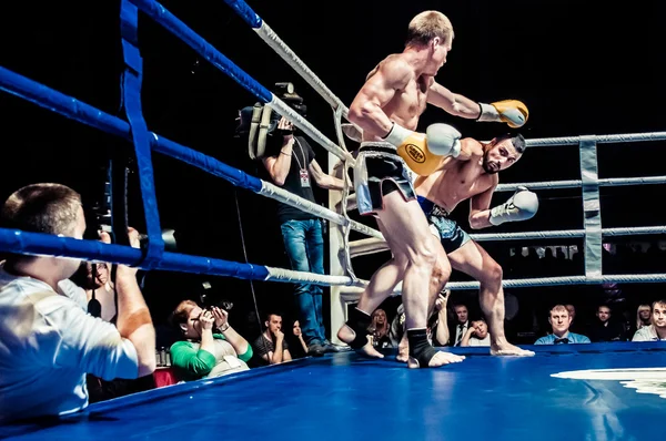 Lucha por el cinturón del campeonato de Europa kick-boxing — Foto de Stock