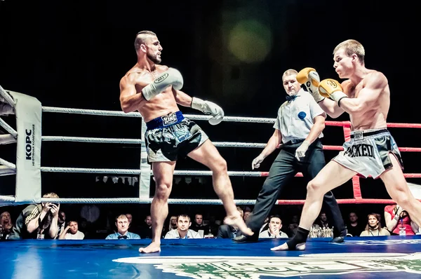 Lucha por el cinturón del campeonato de Europa kick-boxing —  Fotos de Stock