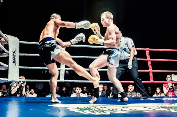 Fight for the championship belt of Europe kick-boxing — Stock Photo, Image