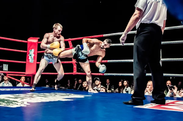 Lucha por el cinturón del campeonato de Europa kick-boxing — Foto de Stock