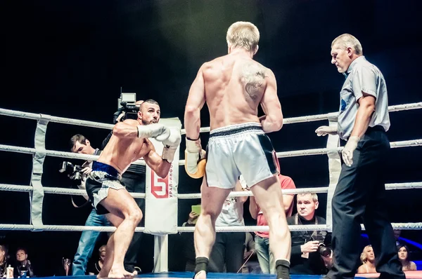 Fight for the championship belt of Europe kick-boxing — Stock Photo, Image