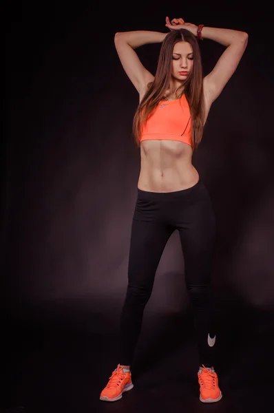 La chica en ropa deportiva en el estudio — Foto de Stock