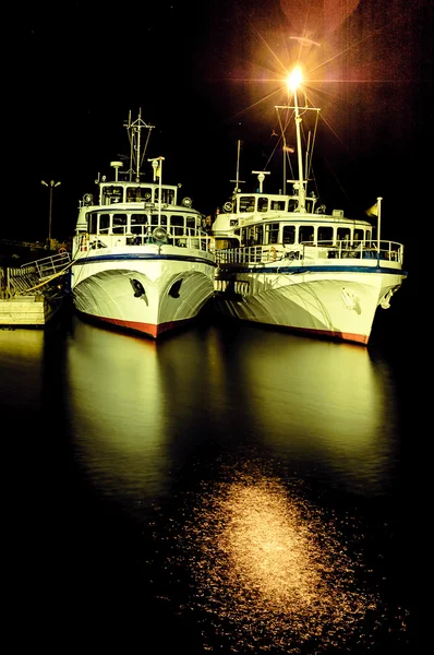 Dois navios à noite — Fotografia de Stock