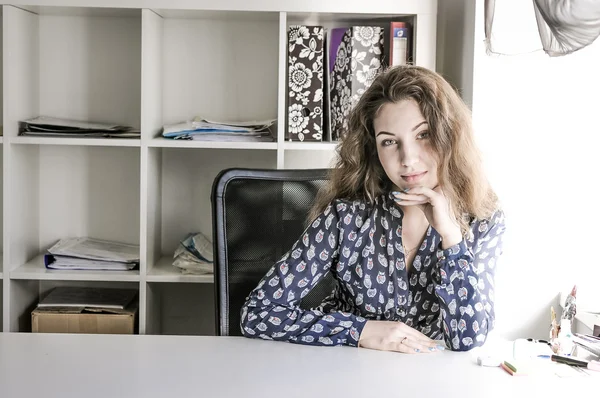 Kız ofiste