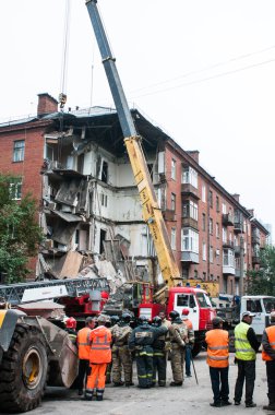 Bir bina yıkımdan rapor.