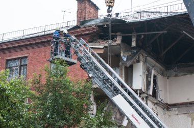 Bir bina yıkımdan rapor.